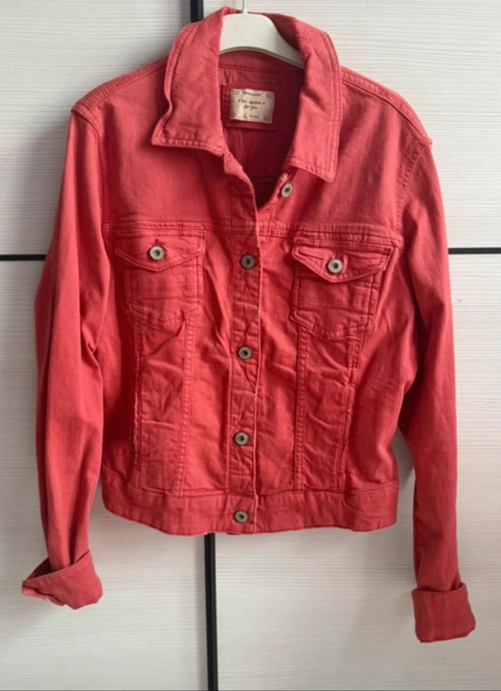 Cazadora vaquera Bershka coral / salmón talla L